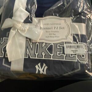 Yankees Ladies Sleepwear Flannel PJ Set